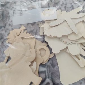 Wooden Animals and wooden stands kit.